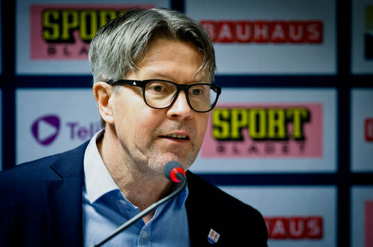 Timrås tränare Anders Karlsson på presskonferensen
