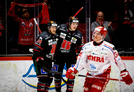 Örebros Milton Oscarson gör 4-1 och jublar med Jani