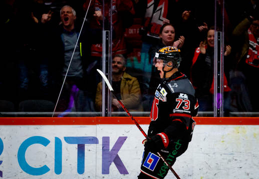 Örebros Oliver Eklind gör 1-0 och jublar