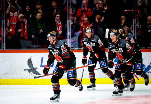 Örebros Oliver Eklind gör 1-0 och jublar med Kristian