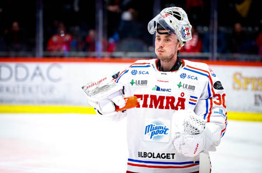 Timrås målvakt Jacob Johansson deppar