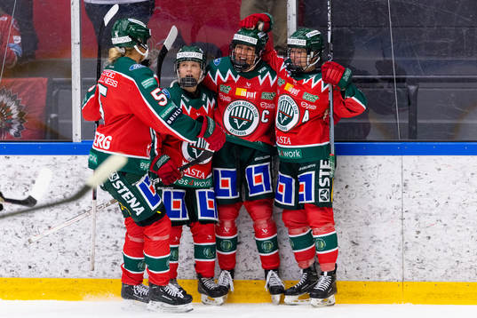 Frölundas Hanna Olsson jublar med lagkamrater