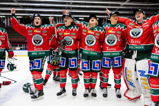 Frölundas spelare jublar och sjunger