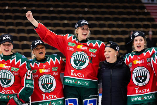 Frölundas spelare sjunger och jublar