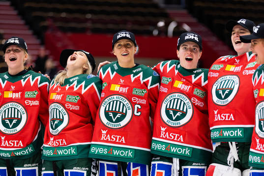 Frölundas spelare sjunger och jublar