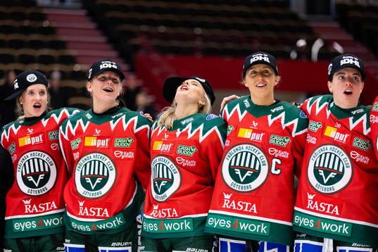 Frölundas spelare sjunger och jublar