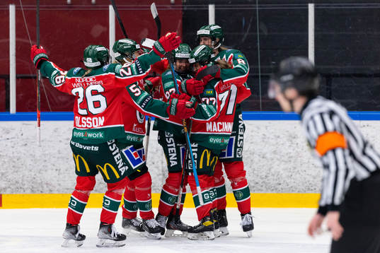 Frölundas Jill Kündig jublar lagkamrater