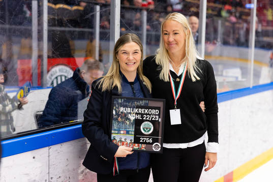 Frölunda tar emot ett pris för publikrekord i NDHL