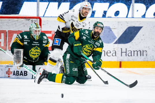 Björklövens Daniel Rahimi och Västerås Trevor Cheek