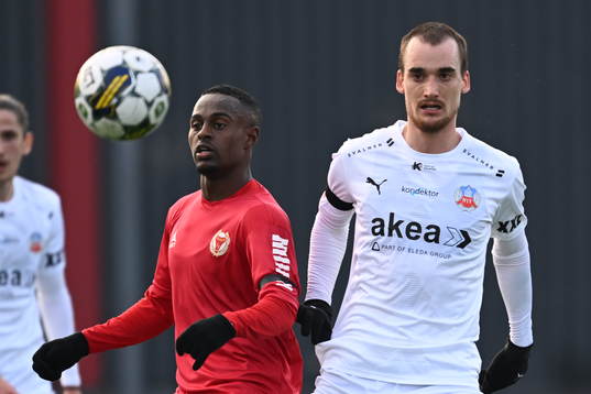 Helsingborgs Arian Kabashi och Kalmars Nahom Girmai Netabay