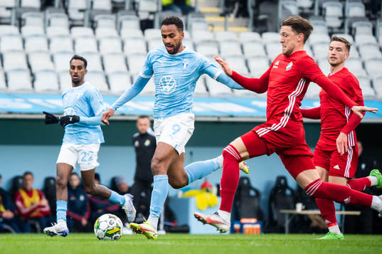 Malmö FFs Isaac Kiese Thelin och Östers John Stenberg