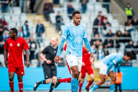 Malmö FFs Isaac Kiese Thelin deppar