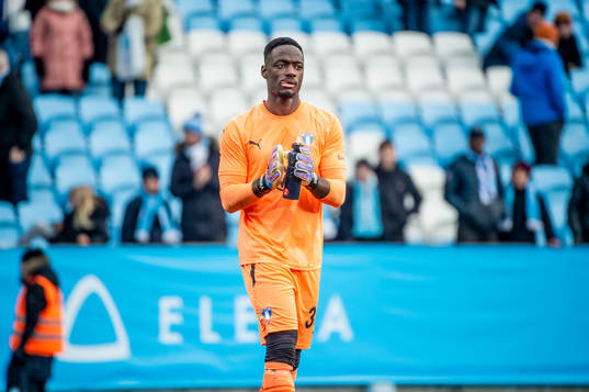 Malmö FFs målvakt Ismael Diawara deppar