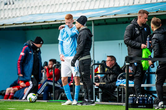 Malmö FFs tränare Henrik Rydström och Hugo Larsson deppar