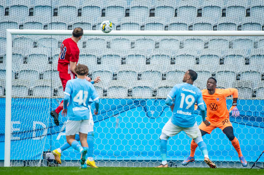 Östers Jesper Jonasson Westermark mot Malmö FFs målvakt