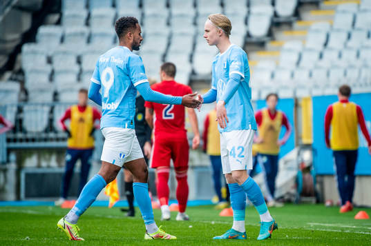 Malmö FFs Isaac Kiese Thelin byts ut och in kommer Daniel