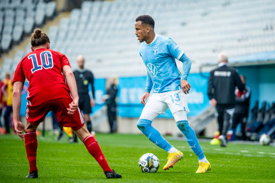 Malmö FFs Martin Olsson mot Östers Jesper Jonasson