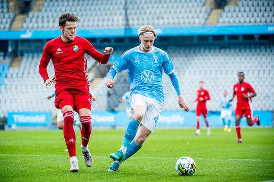 Östers John Stenberg mot Malmö FFs Daniel Gudjohnsen