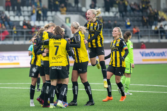 Häckens spelare jublar