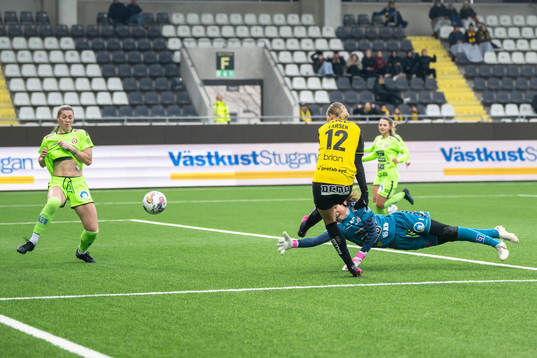Häckens Stine Larsson gör 2-1 bakom Kristianstads