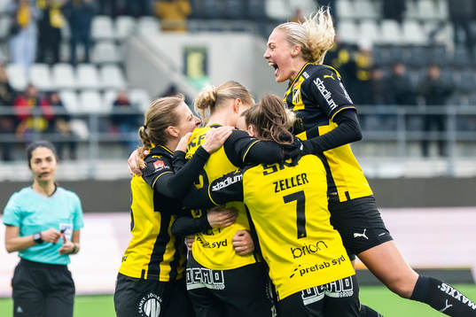 Häckens spelare jublar