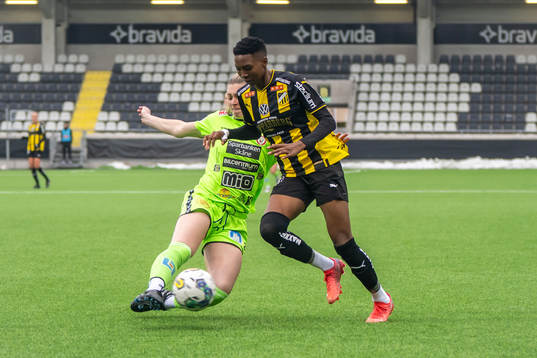 Kristianstads Jordan Brewster och Häckens Aisha Masaka