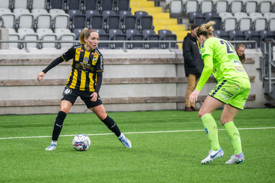 Häckens Elin Rubensson och Kristianstads Mia Carlsson