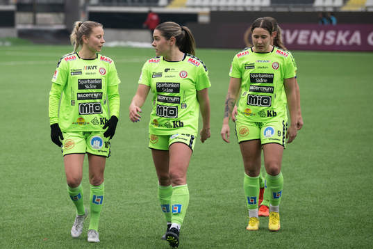 Kristianstads Emmi Alanen, Carly Wickenheiser och Tabitha