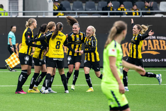 Häckens spelare jublar
