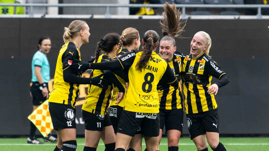 Häckens spelare jublar