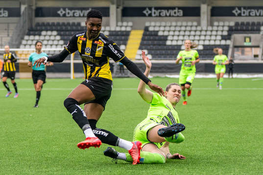 Kristianstads Jordan Brewster och Häckens Aisha Masaka