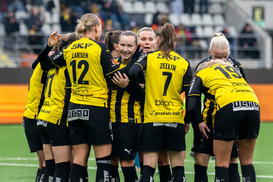 Häckens spelare jublar