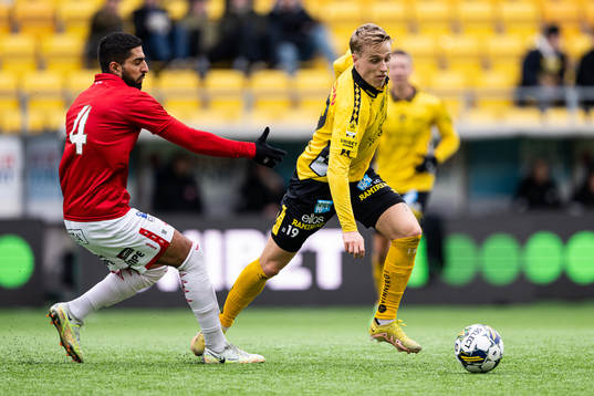 Degerfors Sean Sabetkar och Elfsborgs Jeppe Møldrup Okkels