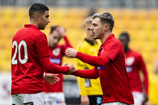 Degerfors Damjan Pavlovic jublar med Elyas Bouzaiene