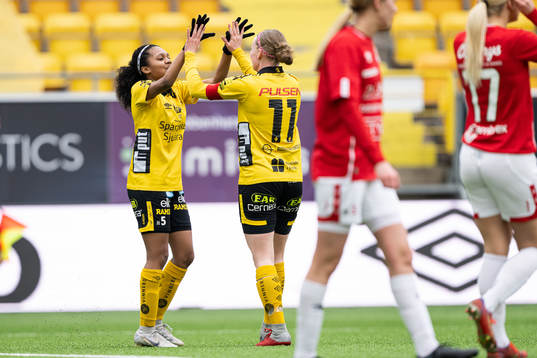 Elfsborgs Vanessa Lopez jublar med Leann Nyström