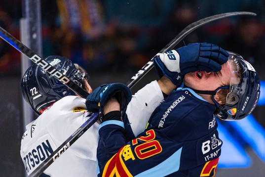 Djurgårdens Calle Odelius och Karlskogas Viktor Lennartsson