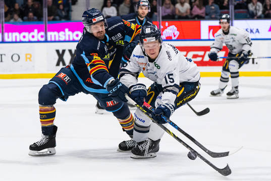 Djurgårdens Cameron Ernst Schilling och Karlskogas Åke