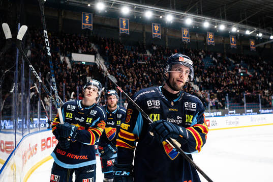 Djurgårdens Stefan Elliott och Liam Öhgren jublar
