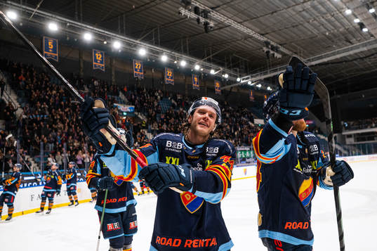 Djurgårdens Olle Liss jublar