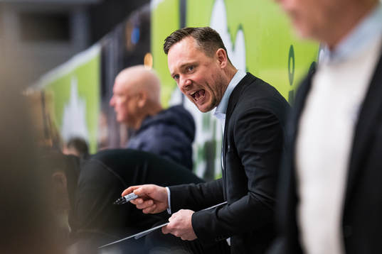 Karlskogas huvudtränare Karl Helmersson