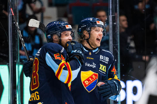 Djurgårdens Fredrik Forsberg jublar med Olle Liss