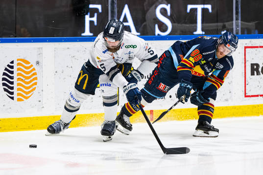 Karlskogas Johan Larsson och Djurgårdens Linus Klasen
