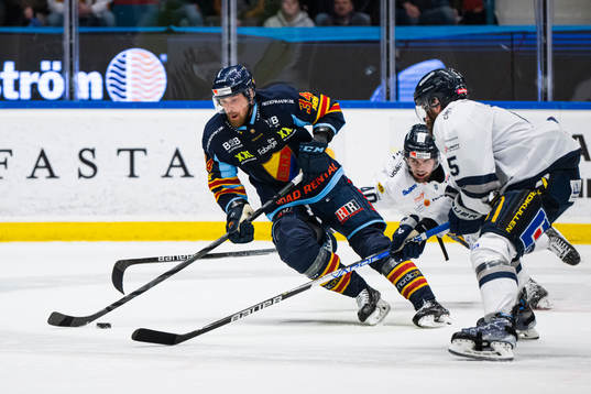 Djurgårdens Daniel Brodin, Karlskogas Johan Larsson och