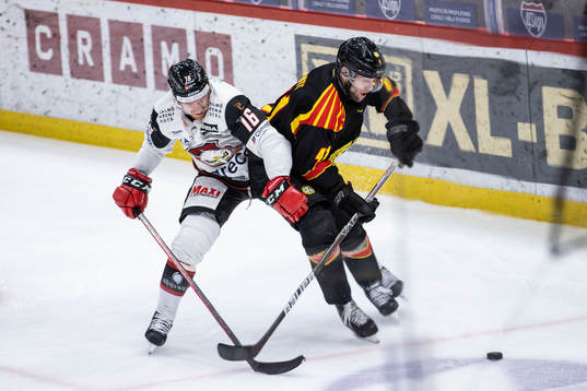 Malmö Redhawks Matias Lassen och Brynäs Greg Scott