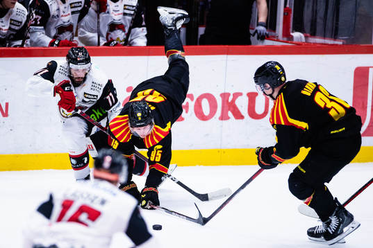 Malmö Redhakws Markus Lauridsen och Brynäs Nick Olesen