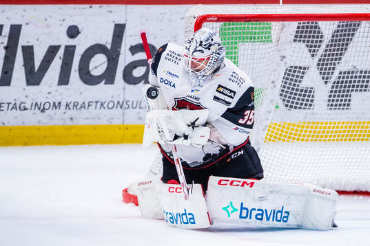 Malmö Redhakws målvakt Adam Werner med en räddning