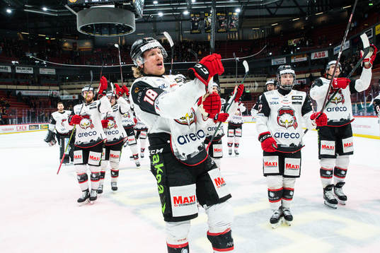 Malmö Redhawks Marcus Sylvegård jublar
