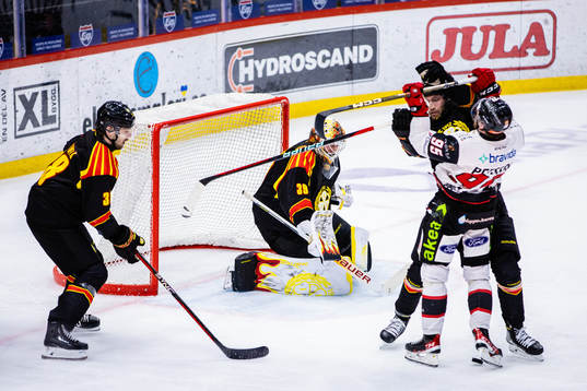 Brynäs Linus Ölund och Malmö Redhakws Carl Persson
