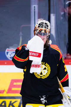 Brynäs målvakt Anders Lindbäck deppar