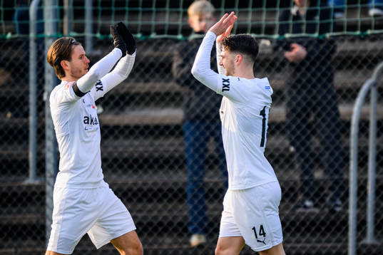 Helsingborgs Wilhelm Loeper jublar med Oliver Stojanovic
